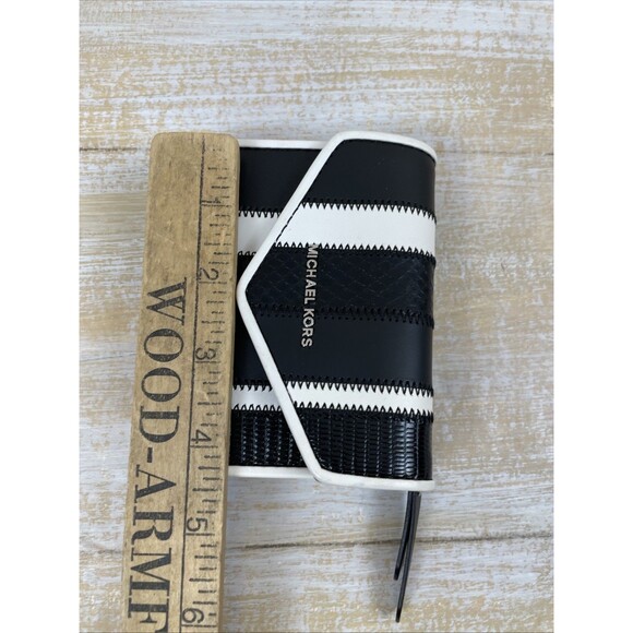Michael Kors Women's Black & White Striped Leather Envelope Wallet *New w/o Box - Picture 10 of 10